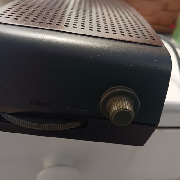 Vintage General Electric (GE) Clock Radio - Picture 7 of 8